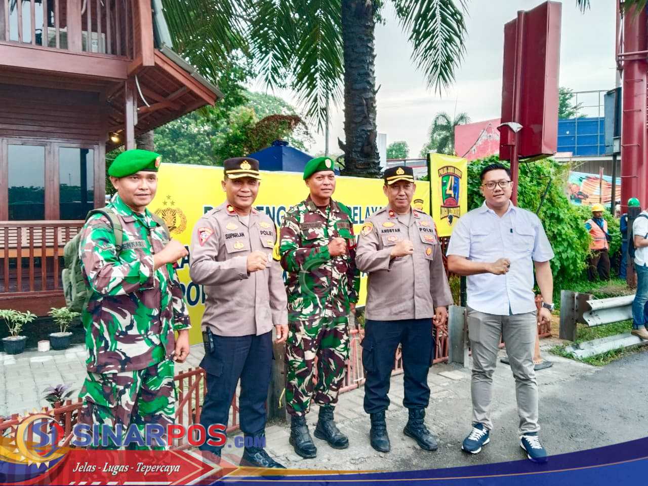 Kapolsek Klari Selaku Kapospam Amankan Kunker Kapolda Jabar Saat Pengecekan Pospam Nataru Rest Area KM-57 Kapolsek Klari Selaku Kapospam Amankan Kunker Kapolda Jabar Saat Pengecekan Pospam Nataru Rest Area KM-57