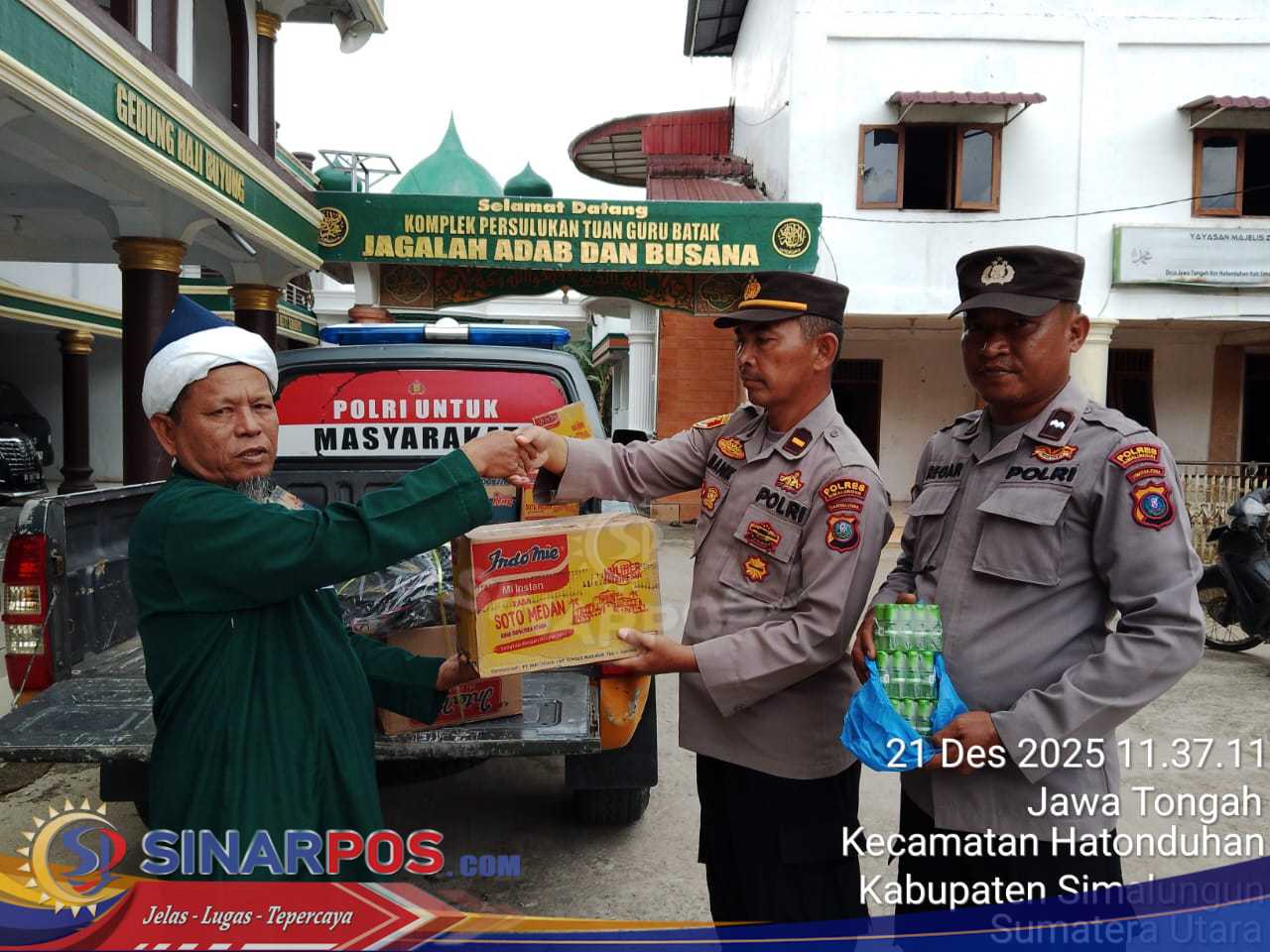 Peduli Korban Bencana, Polsek Tanah Jawa Salurkan Bantuan Lewat Tuan Guru Batak