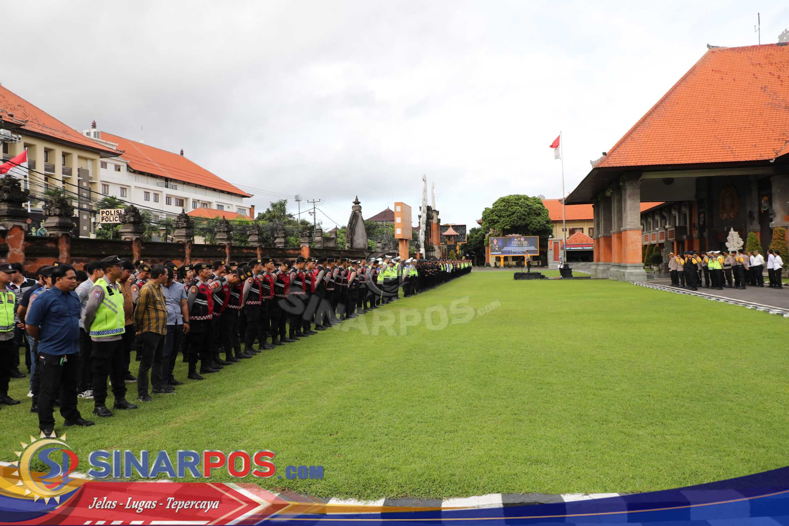 Polda Bali Terjunkan Ratusan Personel Pertebal Pengamanan di Gereja