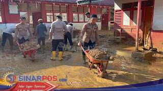 Sekolah Terdampak Bencana Dibersihkan, Polda Sumut Fokus Pulihkan Dunia Pendidikan Sekolah Terdampak Bencana Dibersihkan, Polda Sumut Fokus Pulihkan Dunia Pendidikan