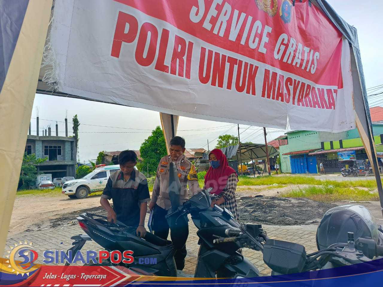 Pulihkan Aktivitas Warga Pascabencana, Kapolres Tapanuli Tengah Gelar Servis Motor Gratis