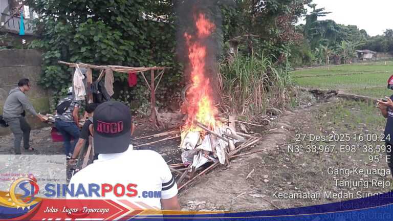 Polsek Sunggal Gerebek dan Bakar Gubuk Sarang Narkoba di Jalan Setiabudi Medan