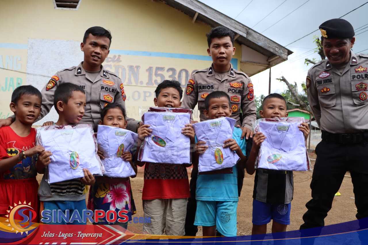 Peduli Masa Depan Anak Bangsa, Wakapolri Beri Bantuan Seragam Sekolah Pasca Bencana di Tapteng