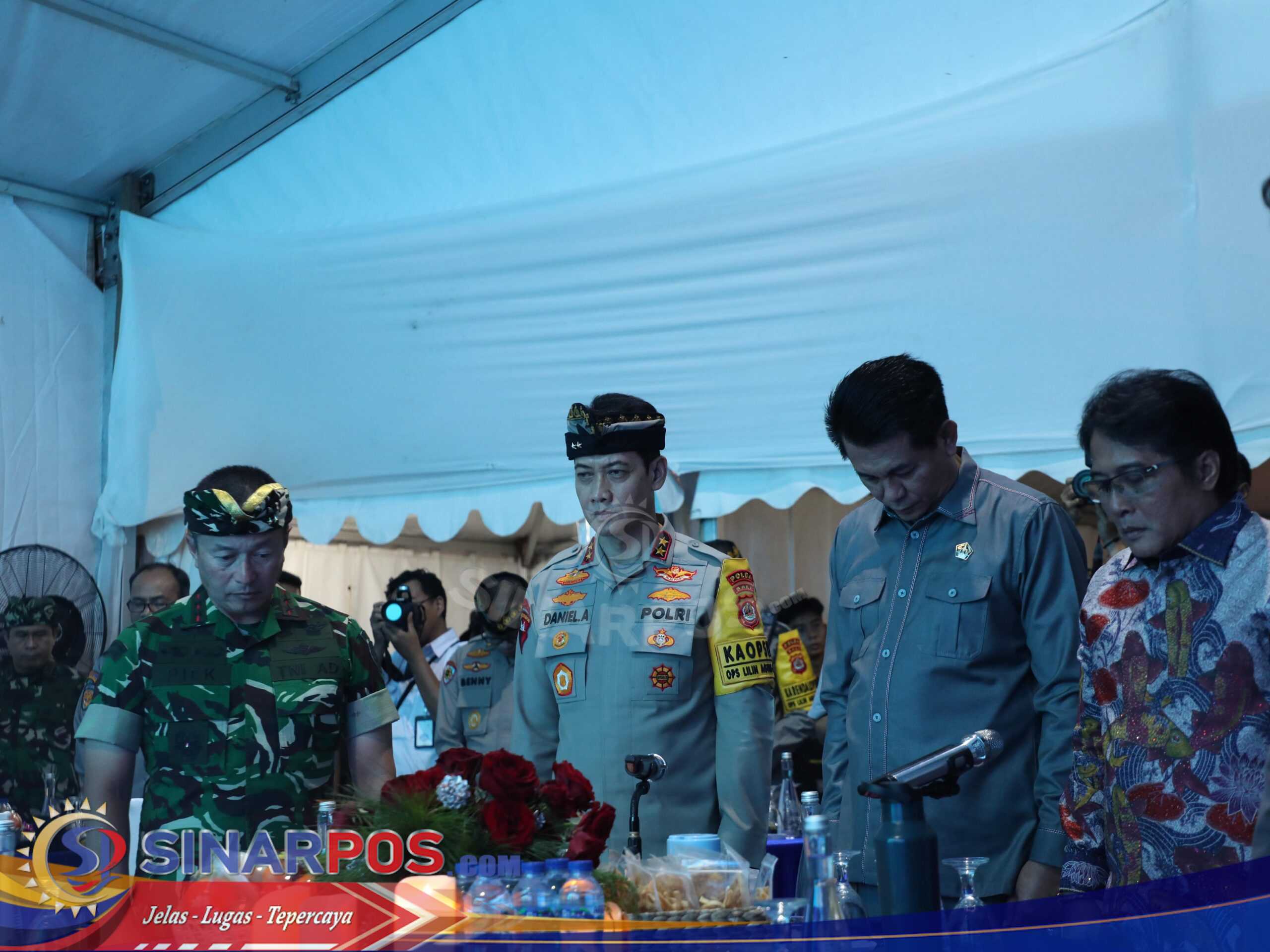 Polda Bali Gelar Doa Bersama Lintas Agama, Momentum Pergantian Tahun untuk Mendoakan Korban Bencana Alam di Sumatera Polda Bali Gelar Doa Bersama Lintas Agama, Momentum Pergantian Tahun untuk Mendoakan Korban Bencana Alam di Sumatera