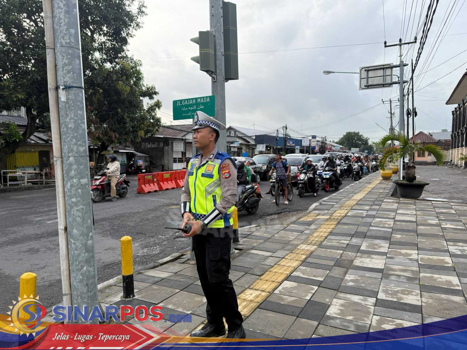 Pastikan Kenyamanan Masyarakat Berlalulintas, Satgas Pam Jalur Ops Lilin 2025, Perketat Pengamanan Jalur di Titik Vital Kota Mataram