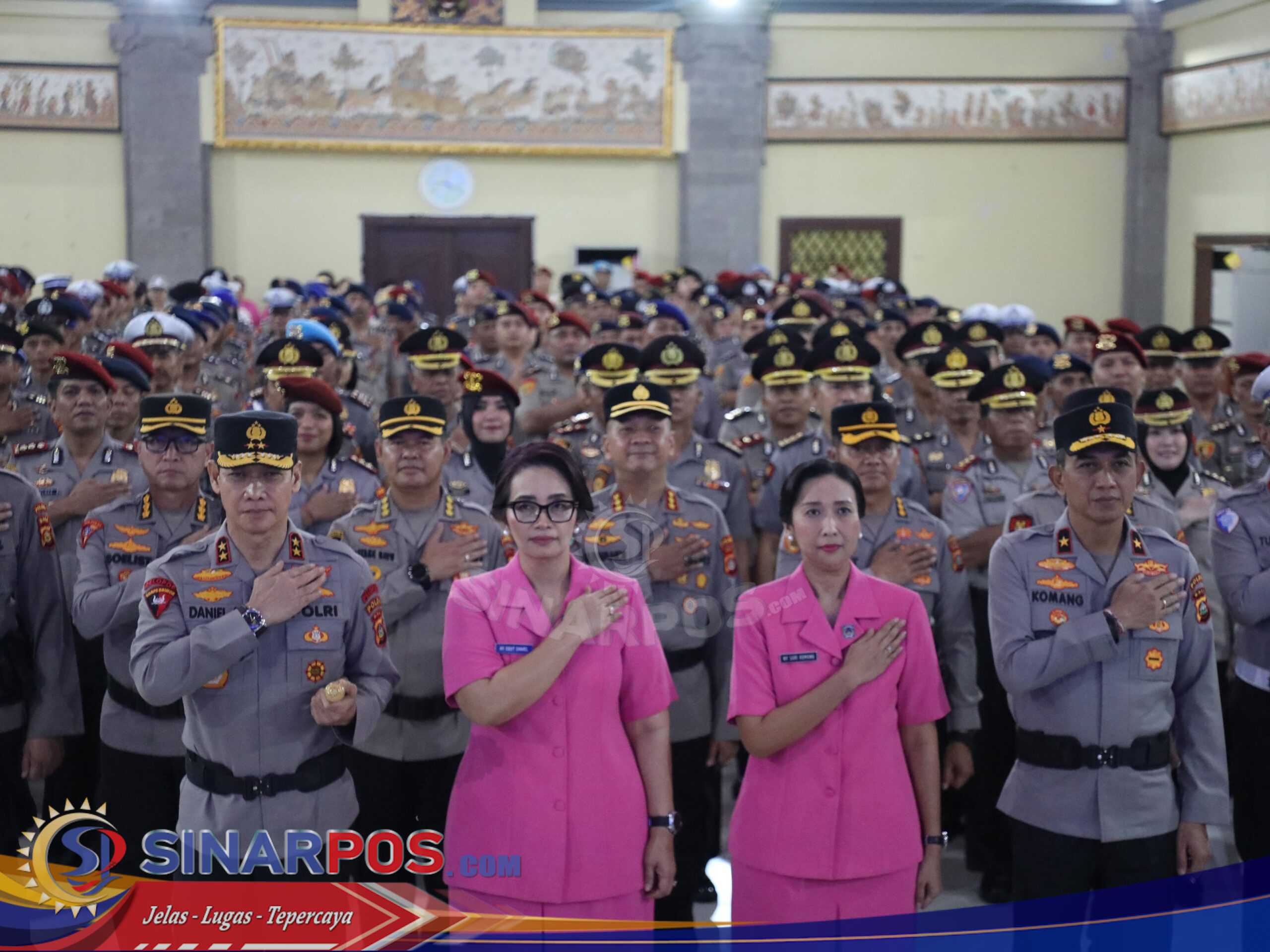 Kapolda Bali Pimpin Upacara Kenaikan Pangkat 1.261 Personel