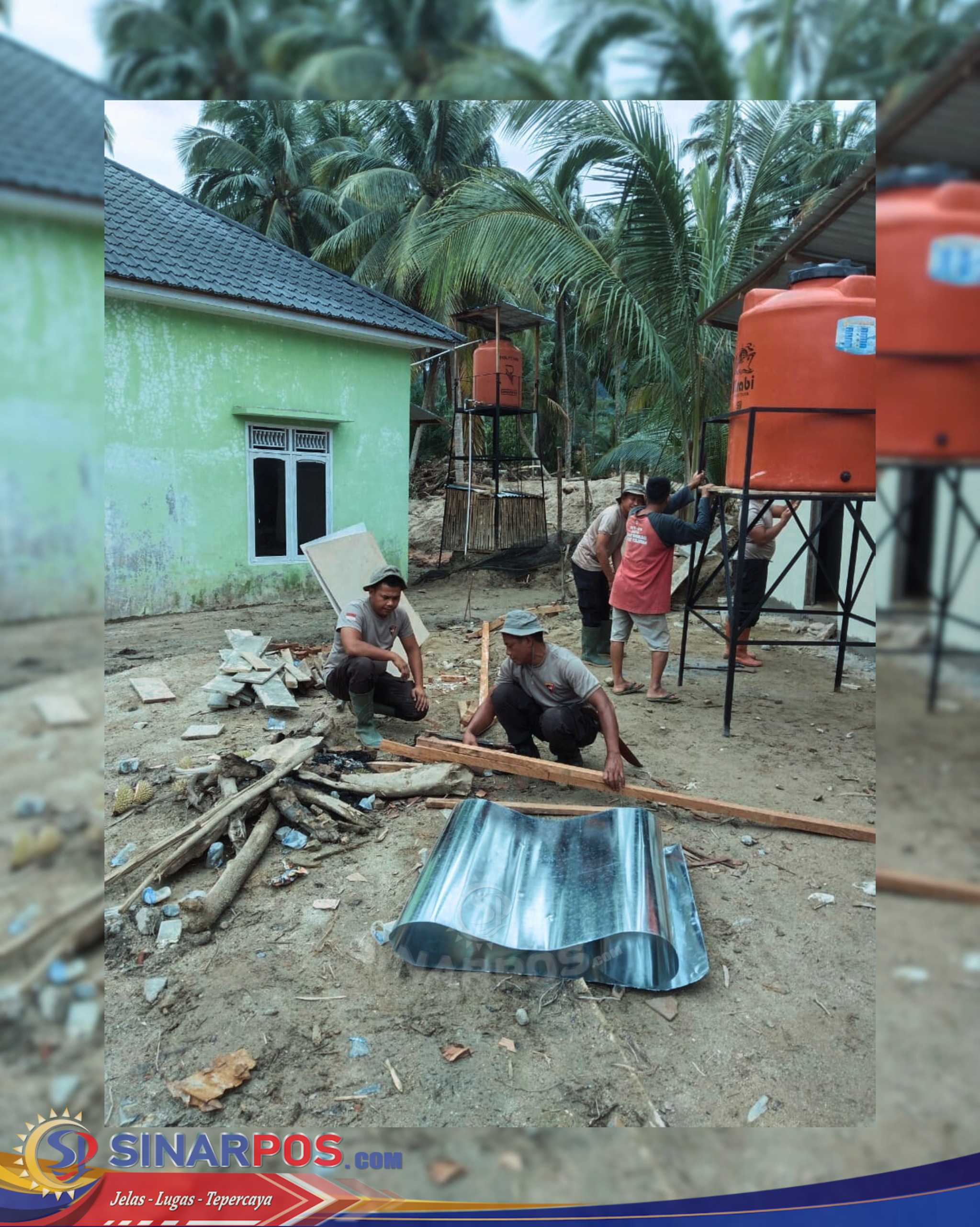 Brimob Hadirkan Sanitasi Layak bagi Korban Banjir di Desa Tolang Julu