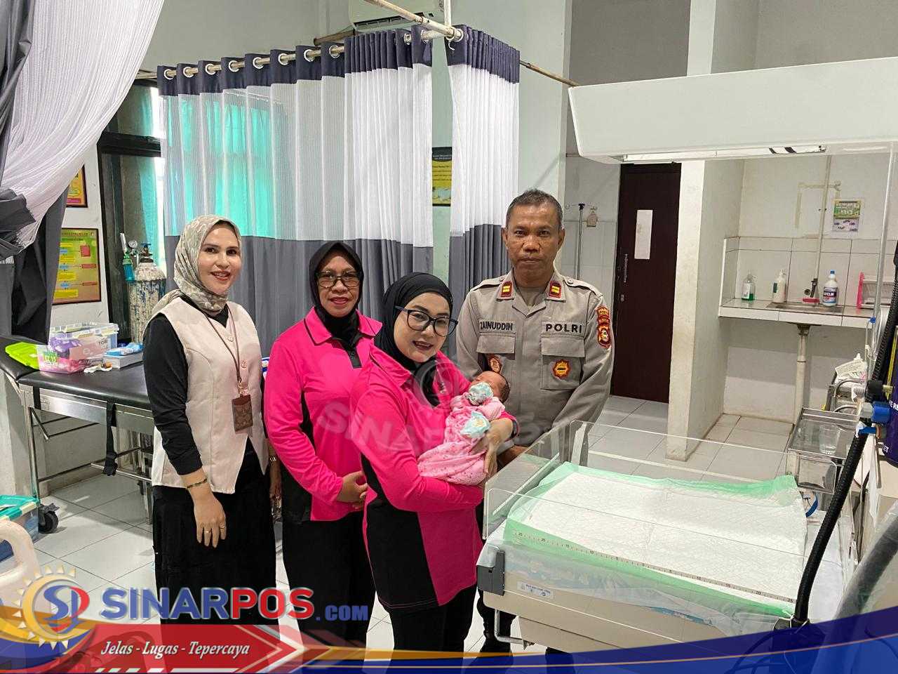 Kisah Bayi Kayangan: Dari Teras Sunyi ke Gendongan Ketua Bhayangkari