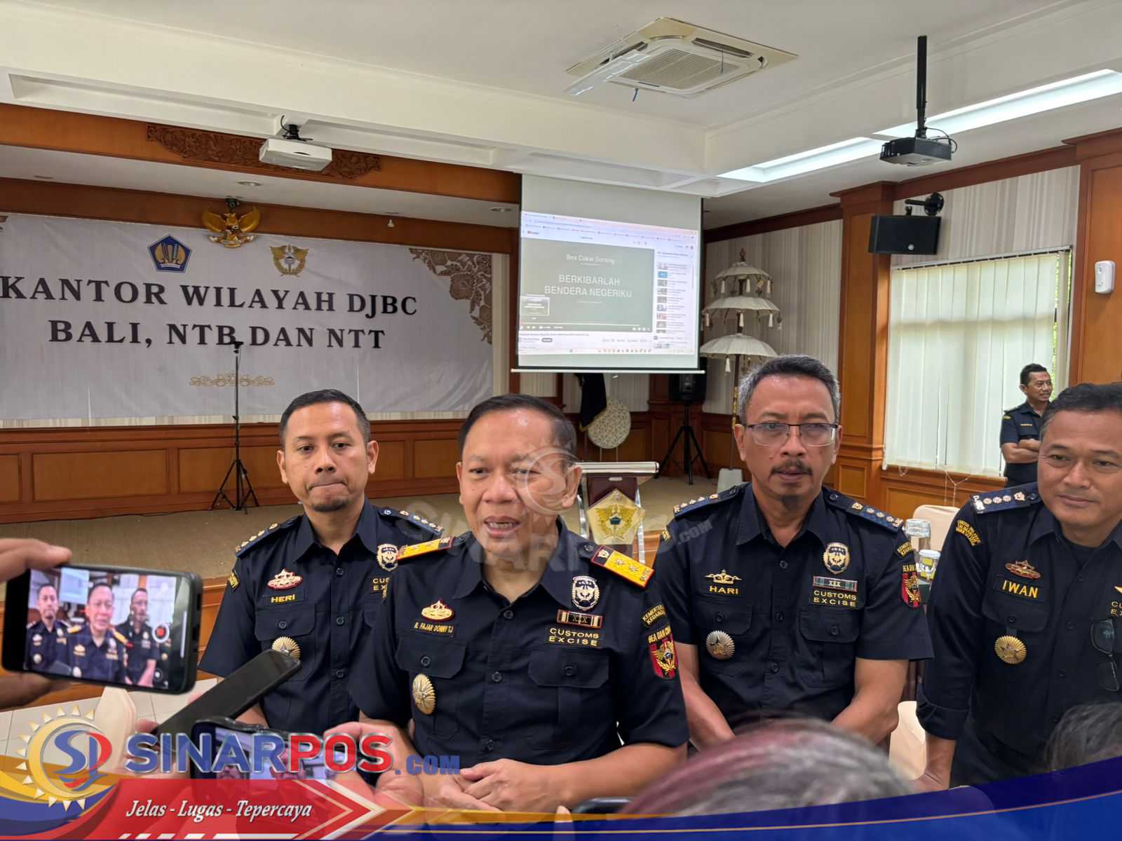 BEA CUKAI BALI NUSRA SELAMA TAHUN 2025 BERHASIL MENCAPAI REALISASI PENERIMAAN NEGARA SEBESAR 2,3 TRILIUN DAN MELAKUKAN 2.248 PENINDAKAN