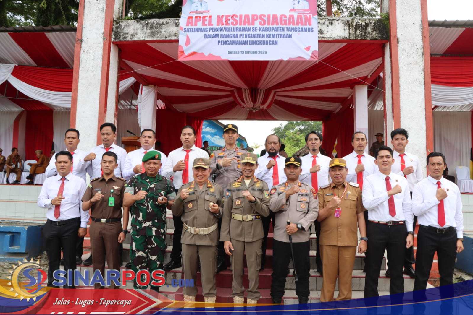 Bupati Tanggamus Berikan Penghargaan kepada 15 Personel Polres Tanggamus