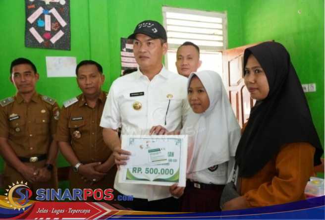 Melalui BAZNAS, Pemkab Tubaba Salurkan Beasiswa Kepada 200 Siswa Berprestasi