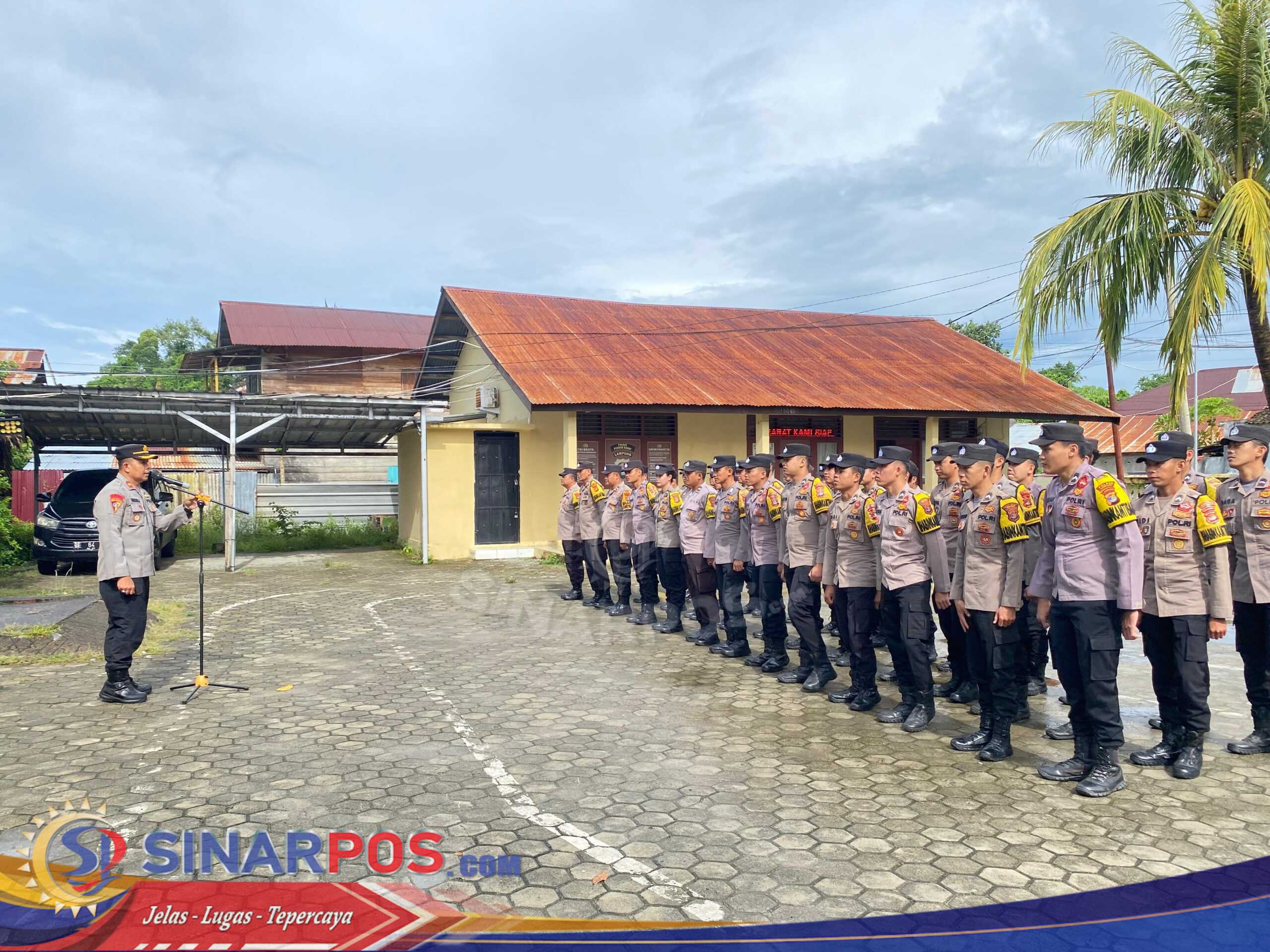 Wakapolres Pesisir Barat Berikan Arahan kepada Bhabinkamtibmas Polsek Jajaran