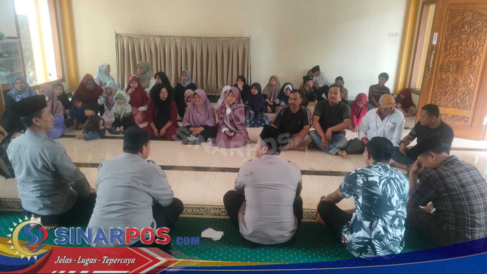 Dengar Keluhan Masyarakat, Kapolsek Klari beserta Jajaran Menggelar Jumat Curhat