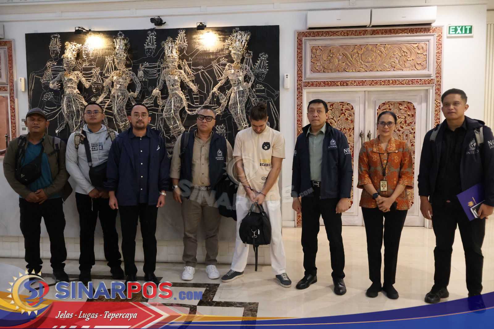 Imigrasi Ngurah Rai Deportasi WN Rumania Buronan Interpol