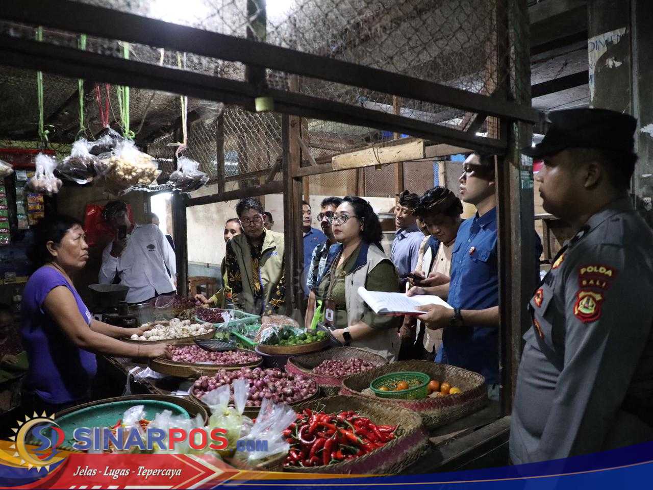 Pantau Harga Bahan Pokok, Satgas Pangan Polda Bali Turun Langsung ke Pasar Kreneng