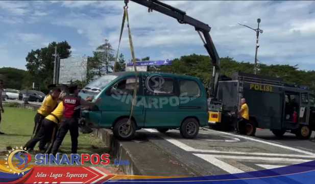 Quick Response Patroli Unit Gasum Dit Samapta Polda NTB Evakuasi Korban Lakalantas di Bundaran Gerung