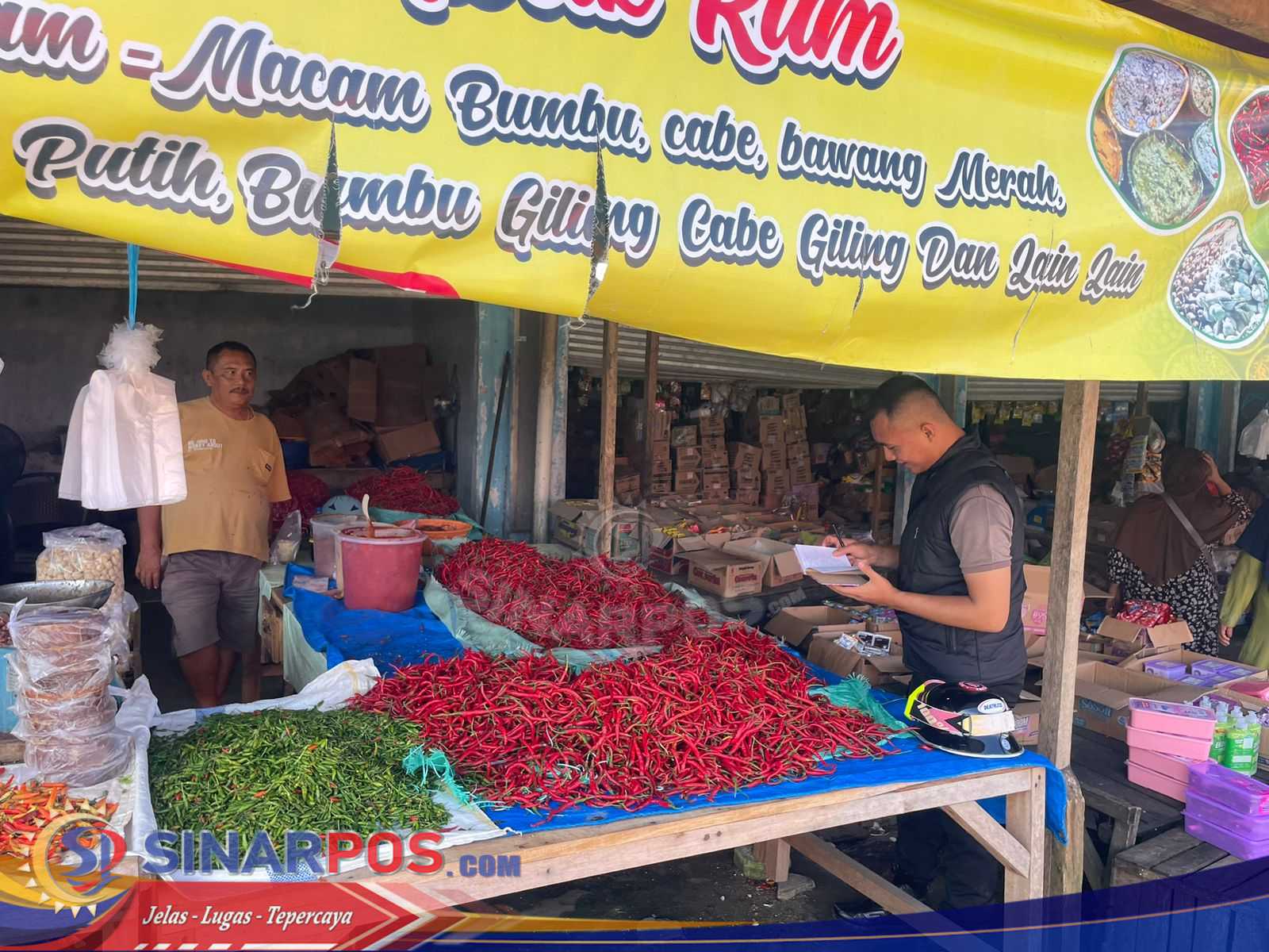 Jaga Stabilitas Harga Pokok Jelang Bulan Ramadhan, Unit Tipidter Polres Pesibar Laksanakan Pengecekan Kebutuhan Bahan Pokok
