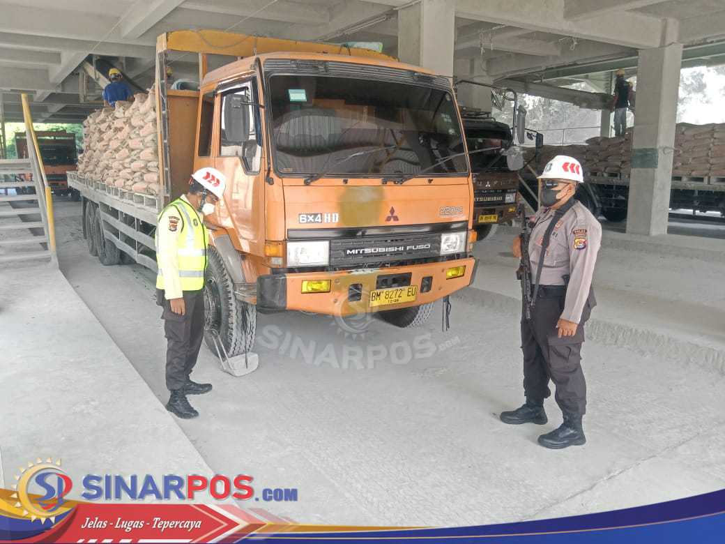 Ditpamobvit Polda NTB Amankan Indocement, Distribusi Semen Tetap Lancar Ditpamobvit Polda NTB Amankan Indocement, Distribusi Semen Tetap Lancar