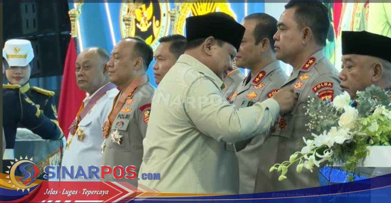 Presiden Prabowo Anugerahkan Satyalancana Wira Karya kepada Kapolda Sumut