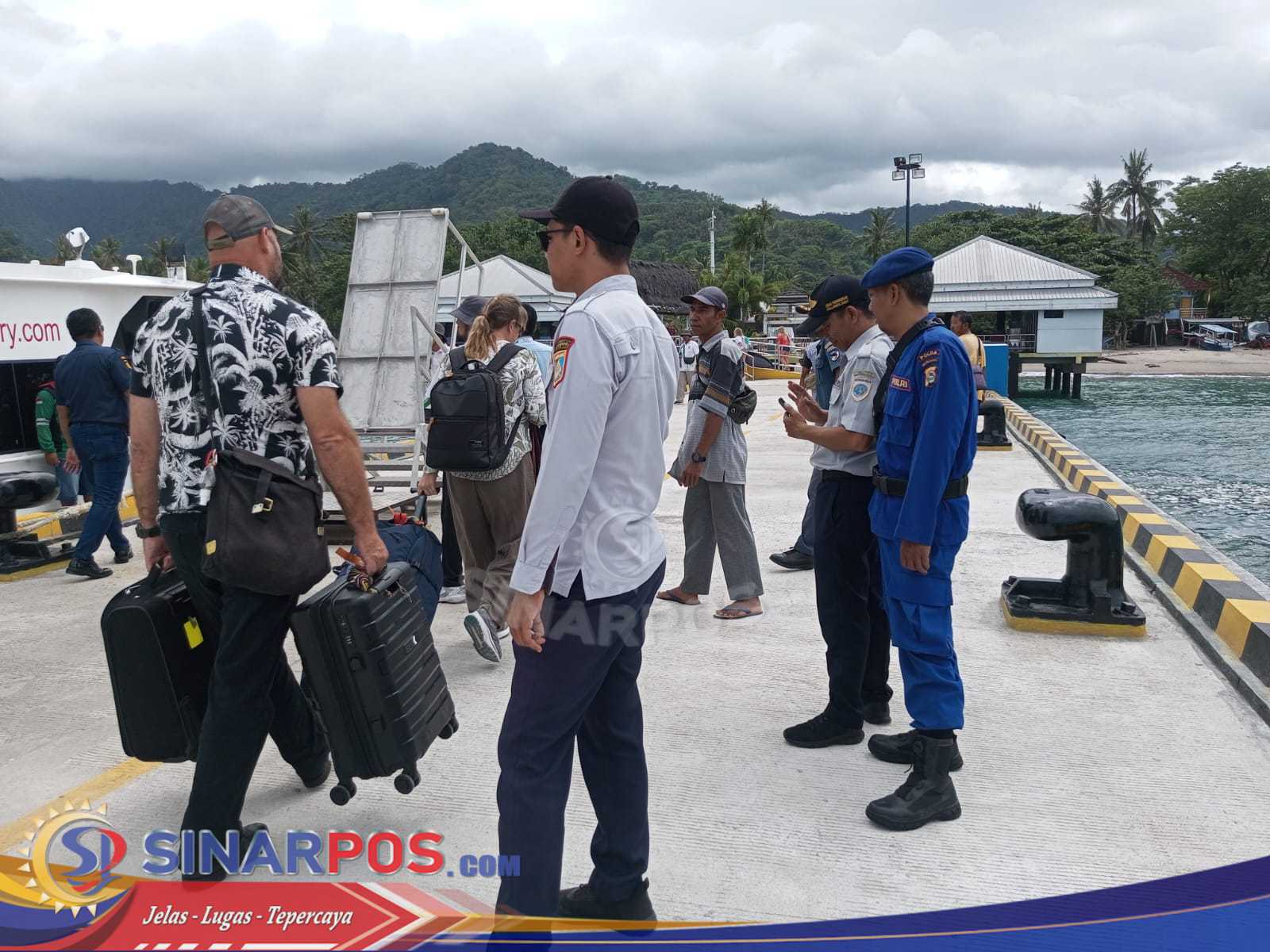 Jaga Keamanan Pesisir, Sat Polairud Polres Lombok Barat Intensifkan Patroli di Pelabuhan Lembar dan Pantai Senggigi Jaga Keamanan Pesisir, Sat Polairud Polres Lombok Barat Intensifkan Patroli di Pelabuhan Lembar dan Pantai Senggigi