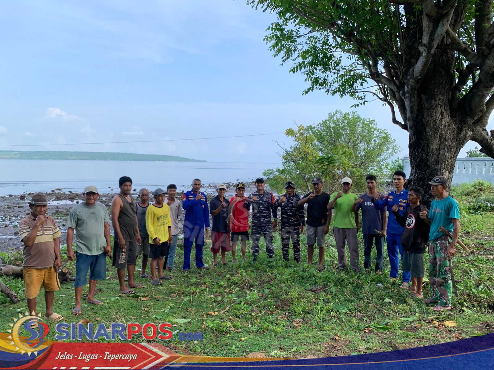 Kerja Bakti Bersama Bersihkan TPU dan Pantai Calabai, Warga Beri Apresiasi Positif
