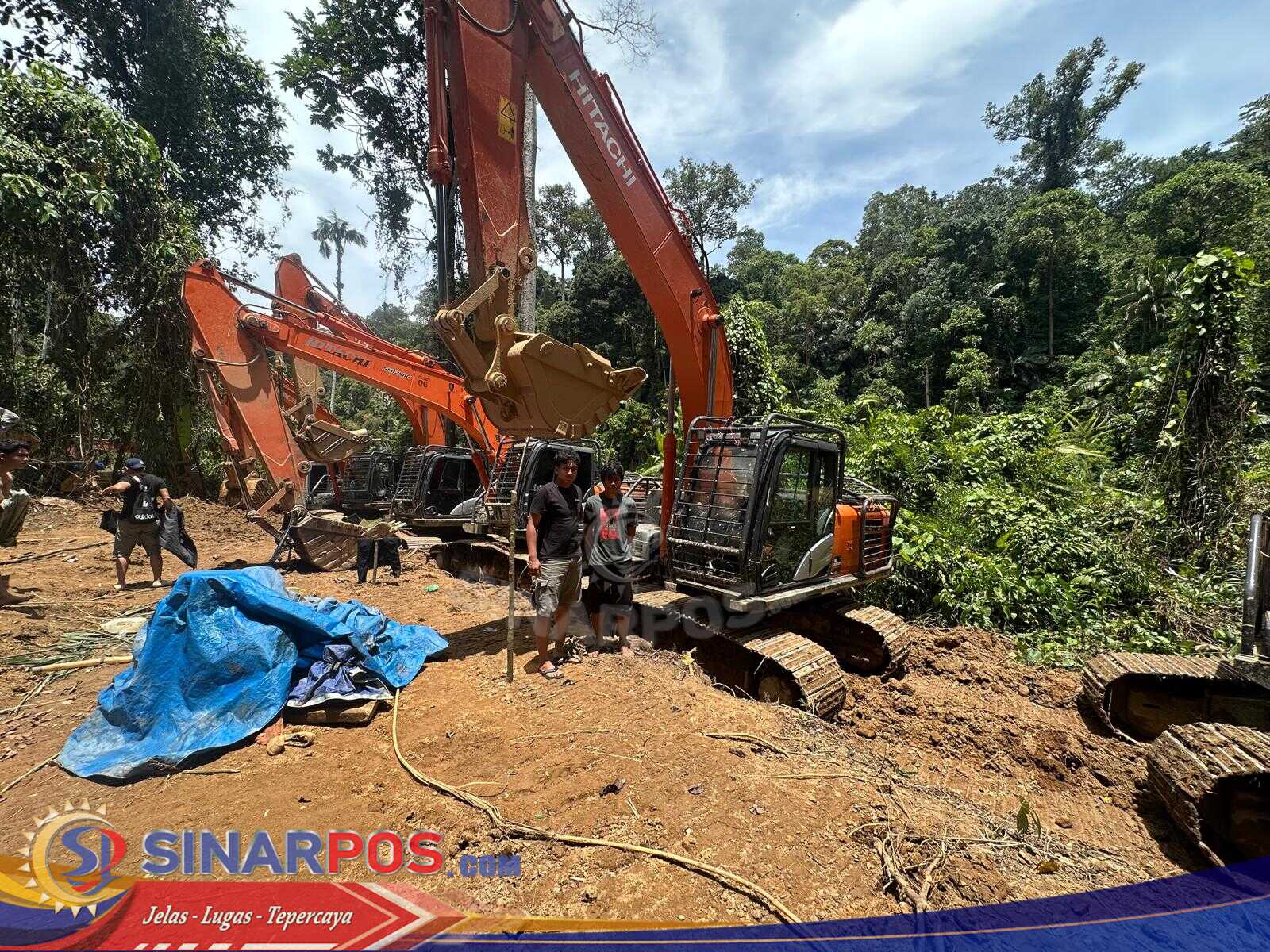 Tempuh Jalan Kaki 12 Jam, Polda Sumut Sita Belasan Eskavator di Tambang Emas Ilegal Madina