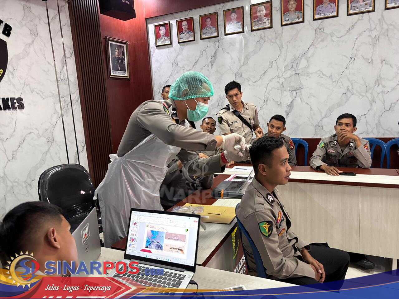 Tingkatkan Profesionalitas, Biddokkes Polda NTB Gelar Pelatihan Pengambilan Sampel Rambut