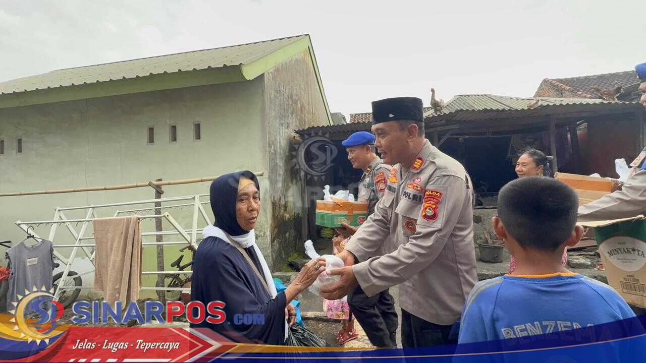 Ditpolairud Polda NTB Bagikan Takjil kepada Nelayan di Pantai Gading Mataram