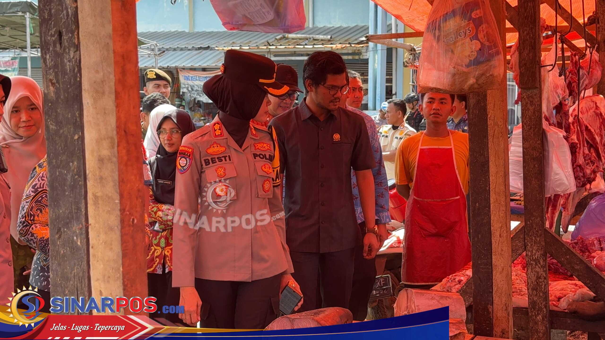 Jelang Idul Fitri, Kapolres Pesisir Barat Cek Harga Bahan Pokok di Pasar