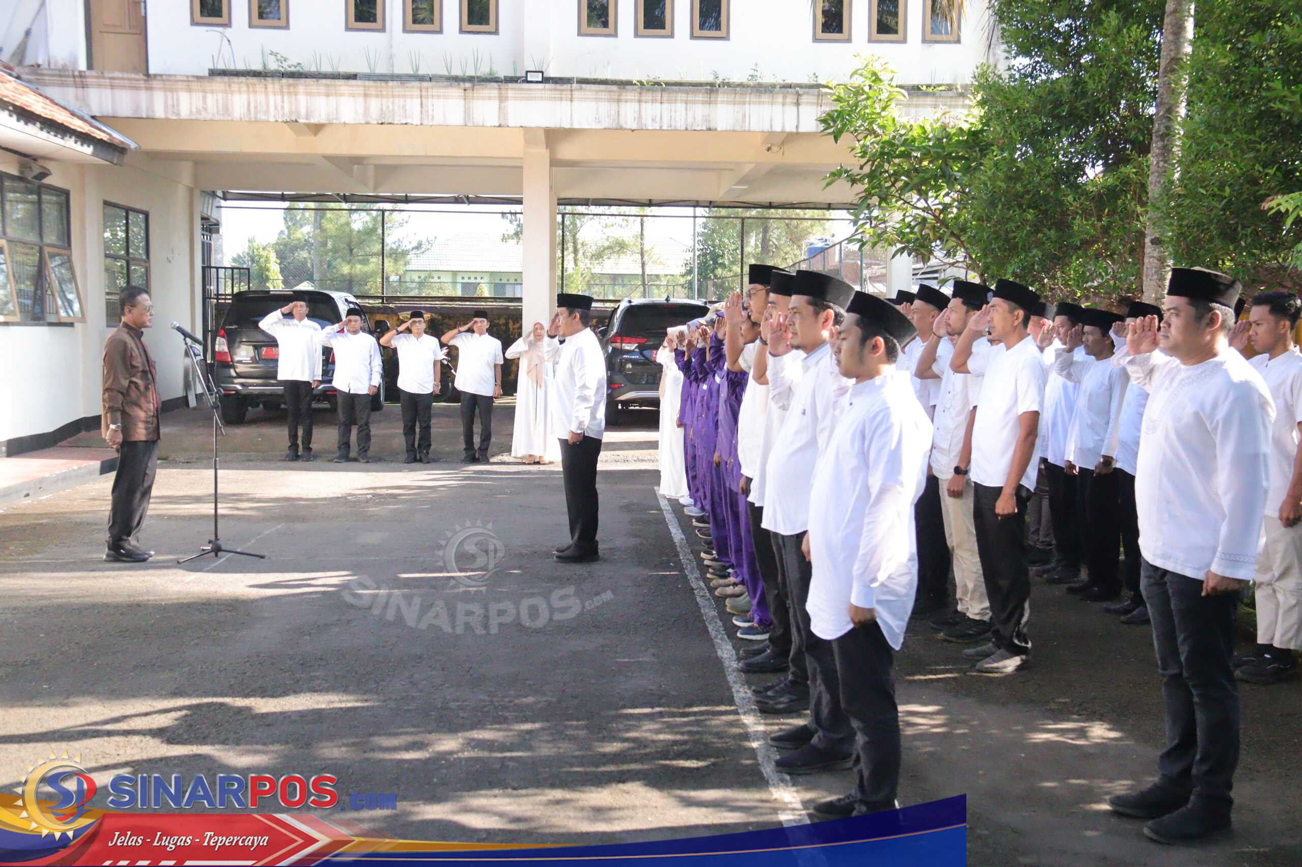 Bupati Ciamis Apresiasi Kinerja DPRKPLH dan Pasukan Ungu saat Pimpin Apel Pagi