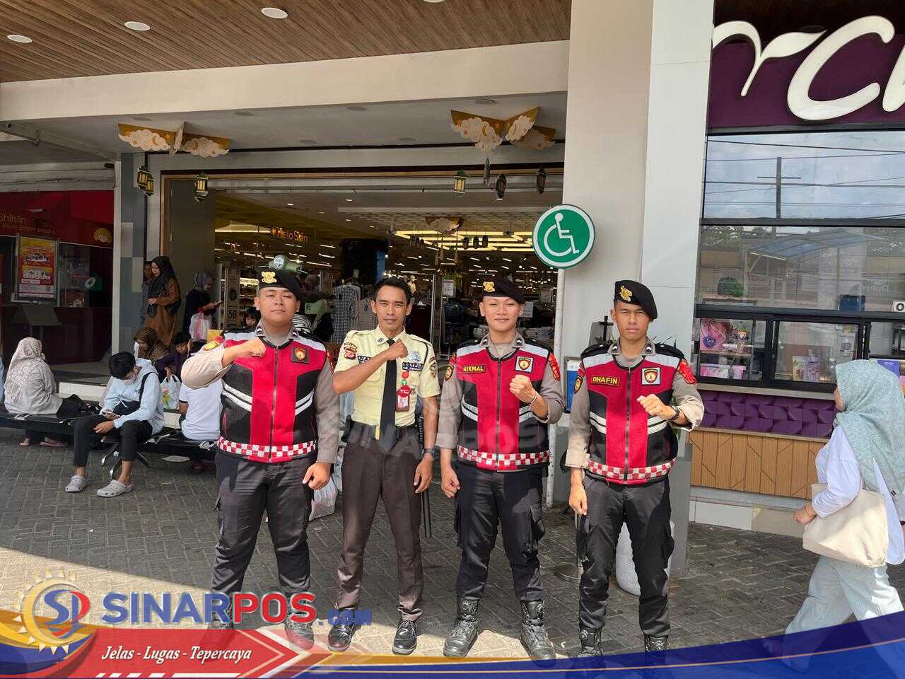 Jaga Keamanan Warga Jelang Lebaran, Sat Samapta Polres Purwakarta Patroli Pusat Perbelanjaan Jaga Keamanan Warga Jelang Lebaran, Sat Samapta Polres Purwakarta Patroli Pusat Perbelanjaan