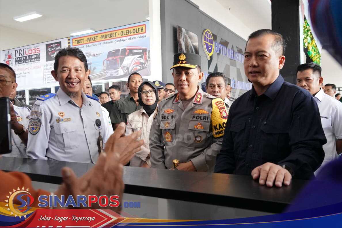 Kapolda NTB Bersama Forkopimda Pantau Arus Mudik di Terminal Mandalika, Pastikan Keamanan Penumpang