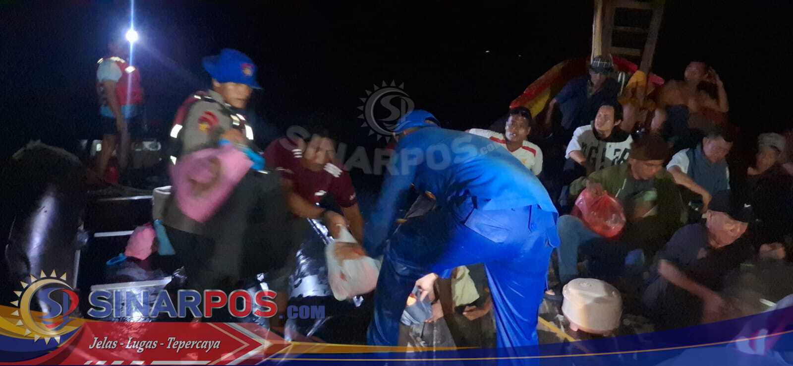 Seluruh Penumpang Selamat, Polairud Tanjung Tiram Evakuasi Kapal Nelayan Rusak di Pesisir Pulau Salah Namo