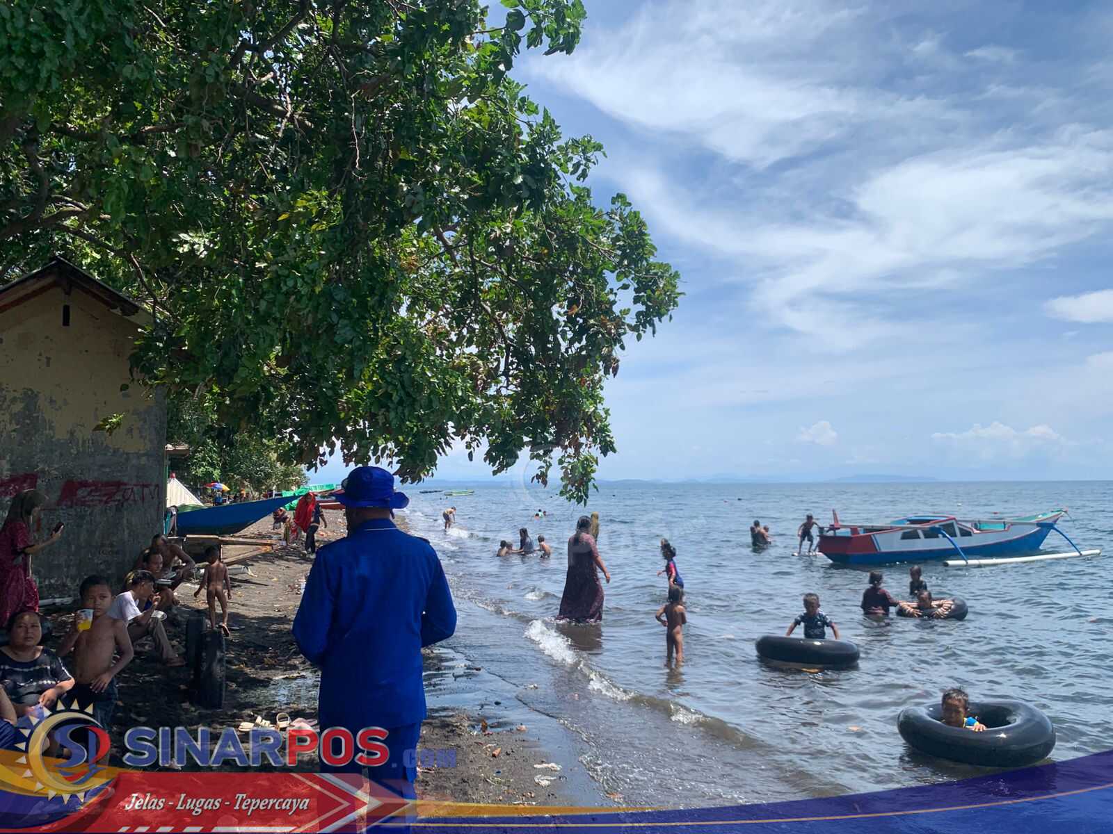 Kapal Polisi XXI-2014 Amankan Objek Wisata Pantai Nangamiro Dompu Saat Libur Lebaran
