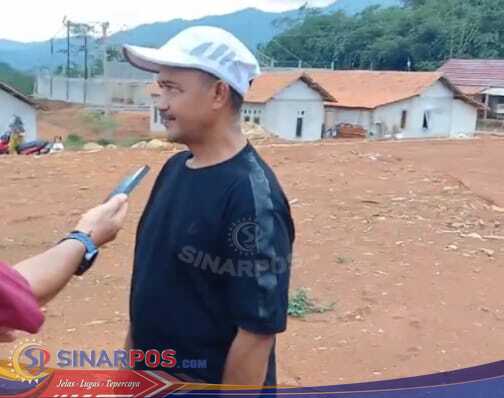 Kades Panyindangan Serahkan Bantuan Rumah untuk Korban Longsor