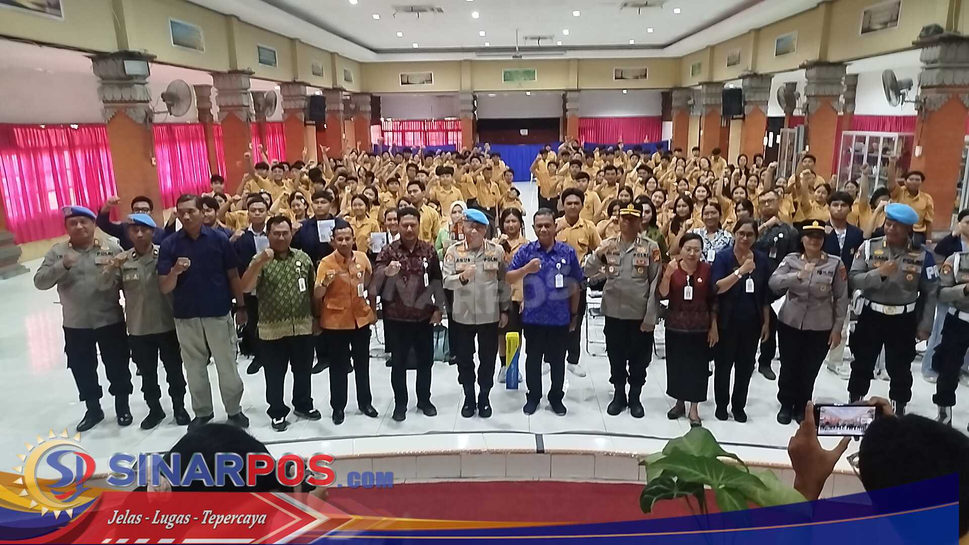 Propam Goes to School: Bidpropam Polda Bali Sosialisasikan Layanan Lapor Cepat QR Code di SMK Negeri 5 Denpasar