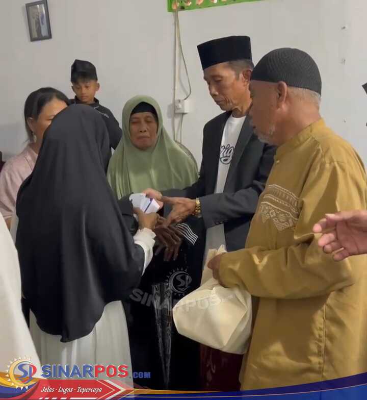 Bos Hj. Nadi Berbagi THR dan Bingkisan untuk Warga Desa Mulya Sejati Menjelang Idul Fitri