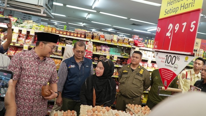 PEMKOT CIMAHI MONITORING  DAN MEMASTIKAN HARGA BAHAN POKOK  DI PASARAN