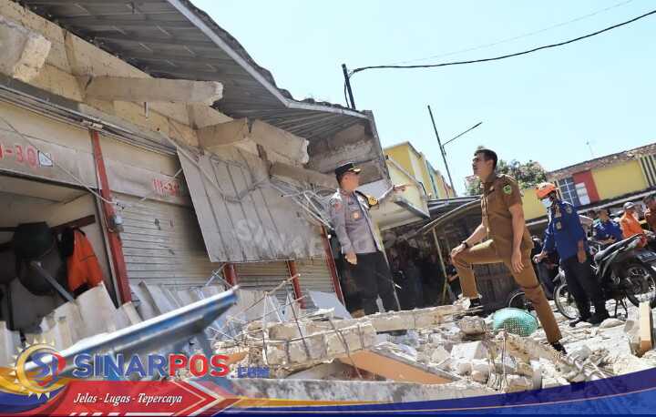 Wabup Ali Syakieb Turun Langsung ke Pasar Soreang, Pastikan Korban Kanopi Ambruk Ditangani dan Bangunan Diperiksa
