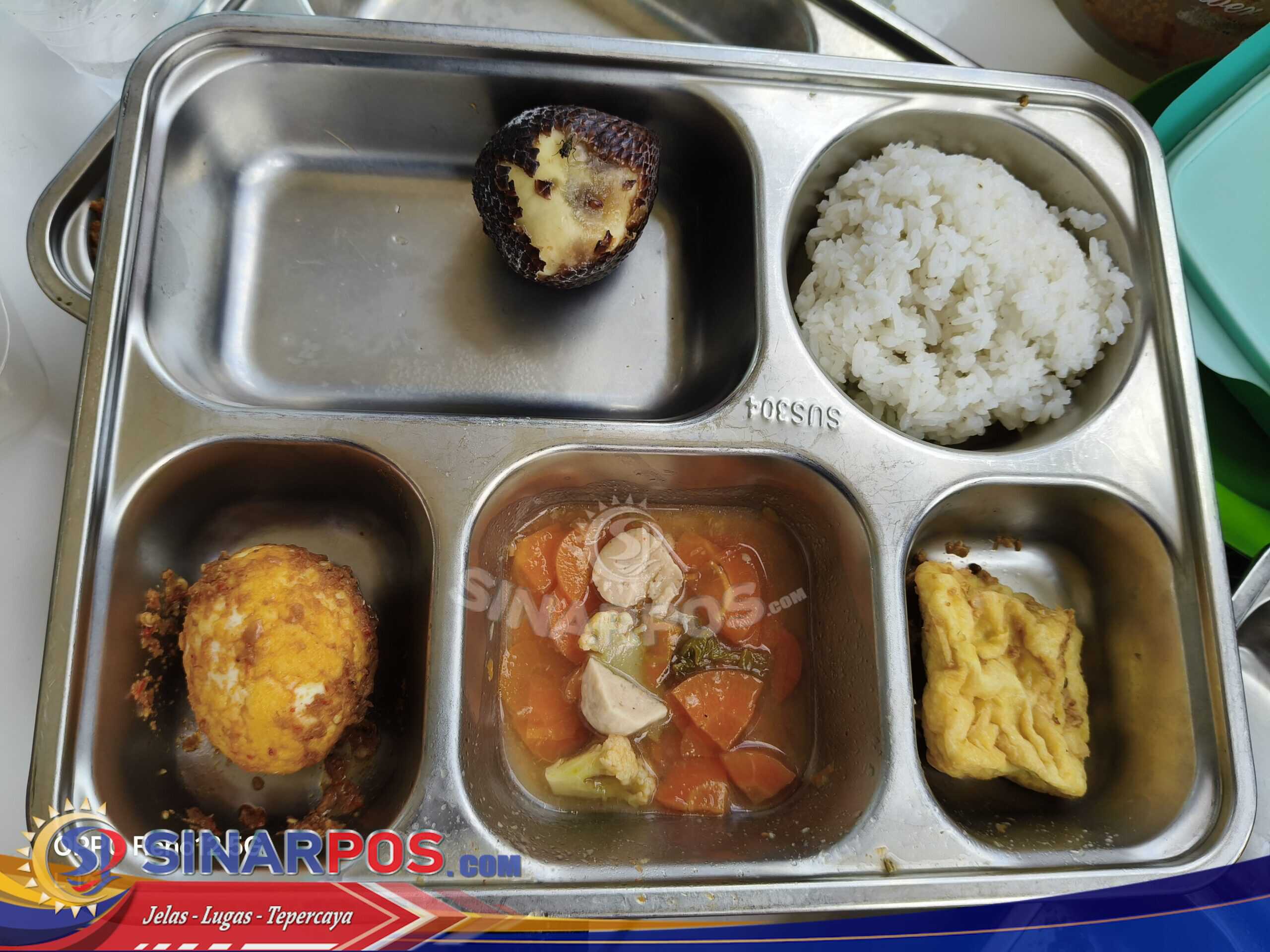 SPPG Yayasan Alif Batuputih Tuai Sorotan Publik, Warga Temukan Sajian Buah Busuk Pada Menu MBG
